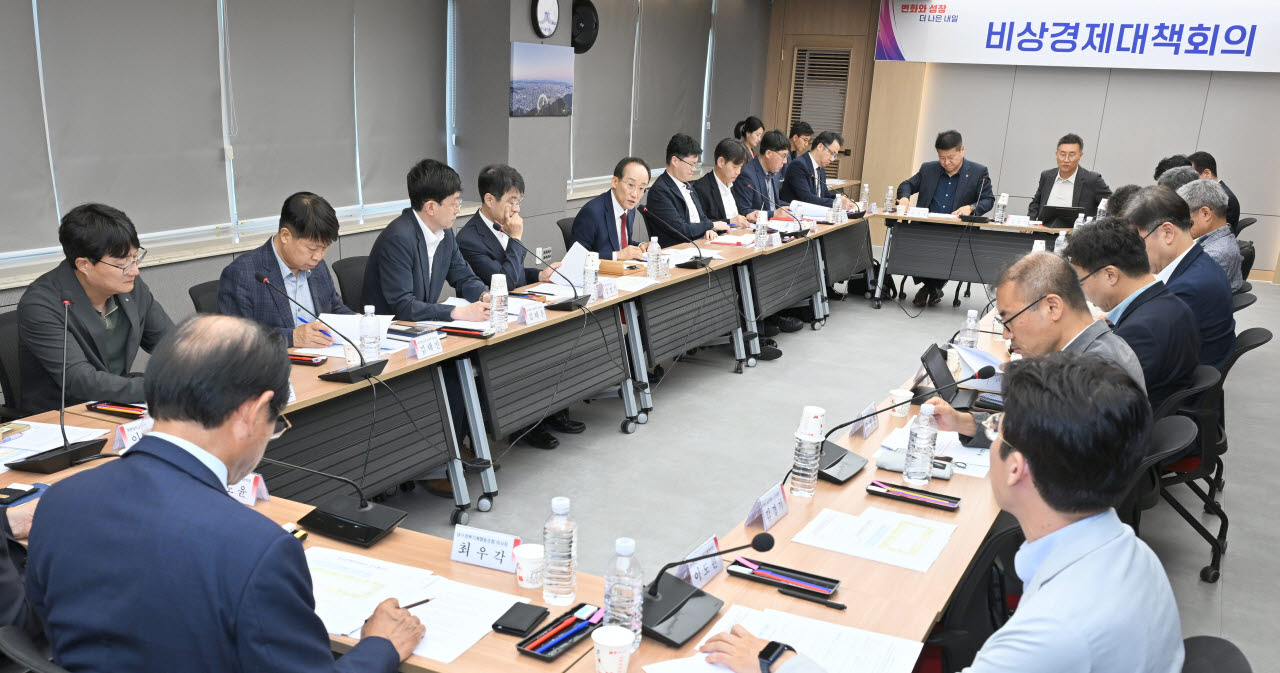 9일 대구시 산격청사에서 열린 제1회 비상경제대책회의 모습.(사진=대구시)