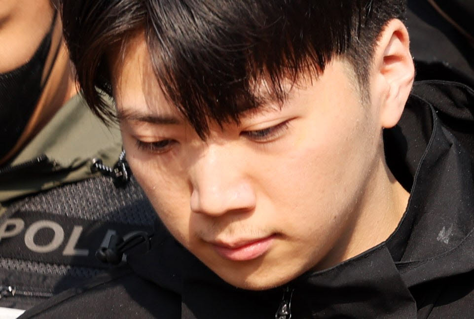 광주 여고생 살해 피의자 장윤기가 지난 5월 14일 검찰로 송치되고 있다. (사진=연합뉴스)