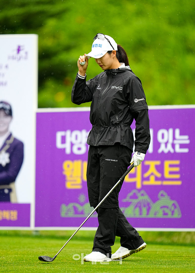 [포토]이세희,인사하며 시작하는 첫 홀