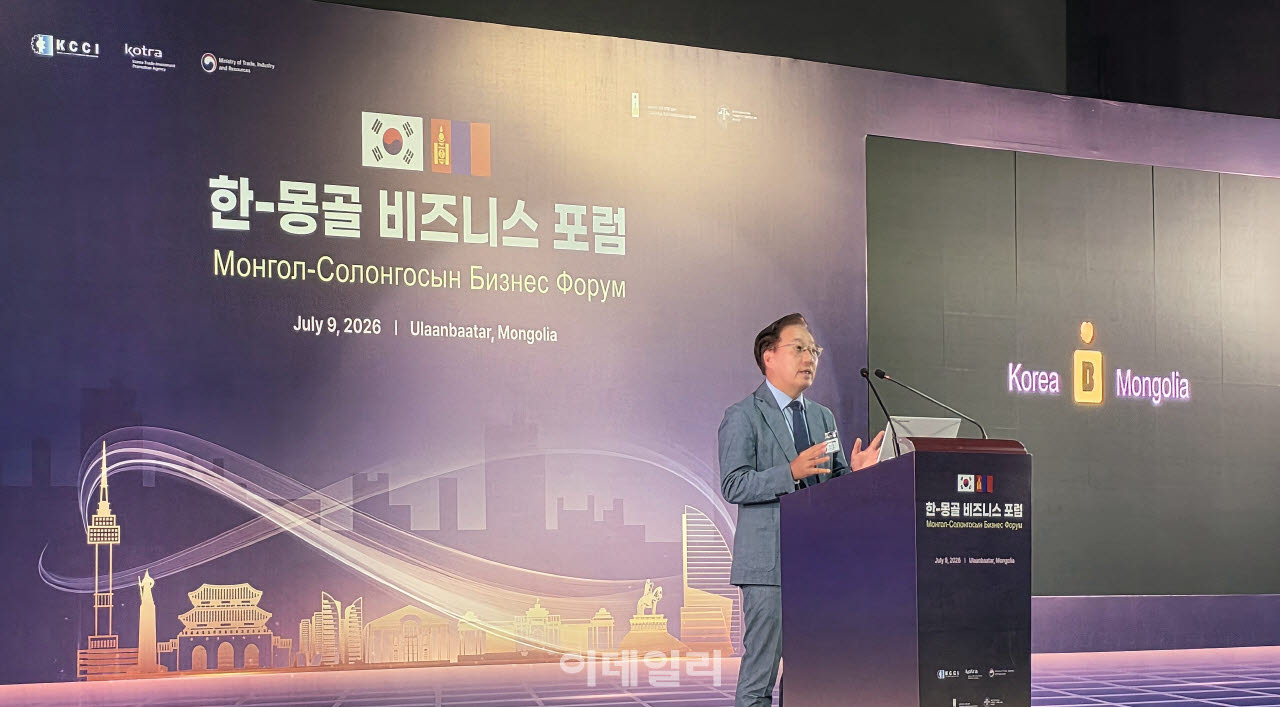 카카오뱅크 윤호영 대표이사가 9일 몽골 울란바타르에서 개최된 한-몽골 비즈니스 포럼에 참석해 ‘Beyond Banking, Into Every Life’를 주제로 발표를 진행했다.(사진=카카오뱅크 제공)