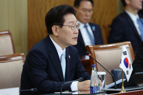 이재명 대통령이 9일(현지시간) 몽골 울란바타르 정부청사에서 열린 오흐나 후렐수흐 대통령과의 정상회담에서 발언하고 있다. (사진=연합뉴스)