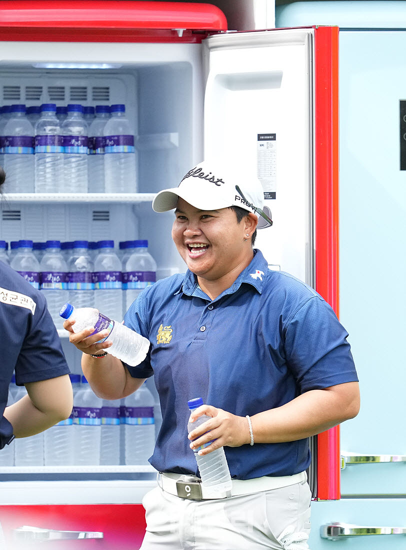 [포토]빳차라쭈타 콩끄라판.살얼음 물 먹어야지