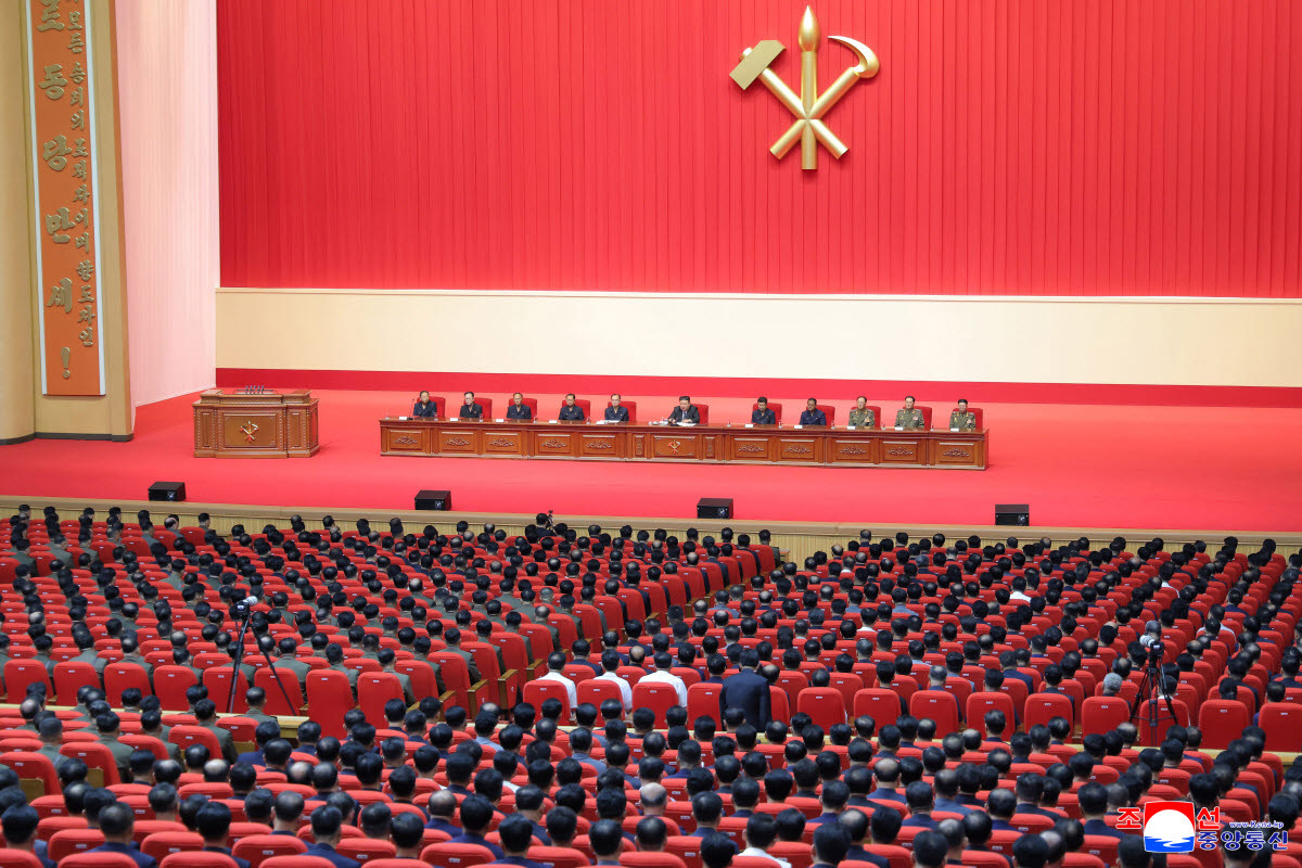 김정은 북한 국무위원장이 참석한 가운데 당·정·군 연합회의가 10일 진행되었다고 조선중앙통신이 11일 보도했다.(사진=연합)
