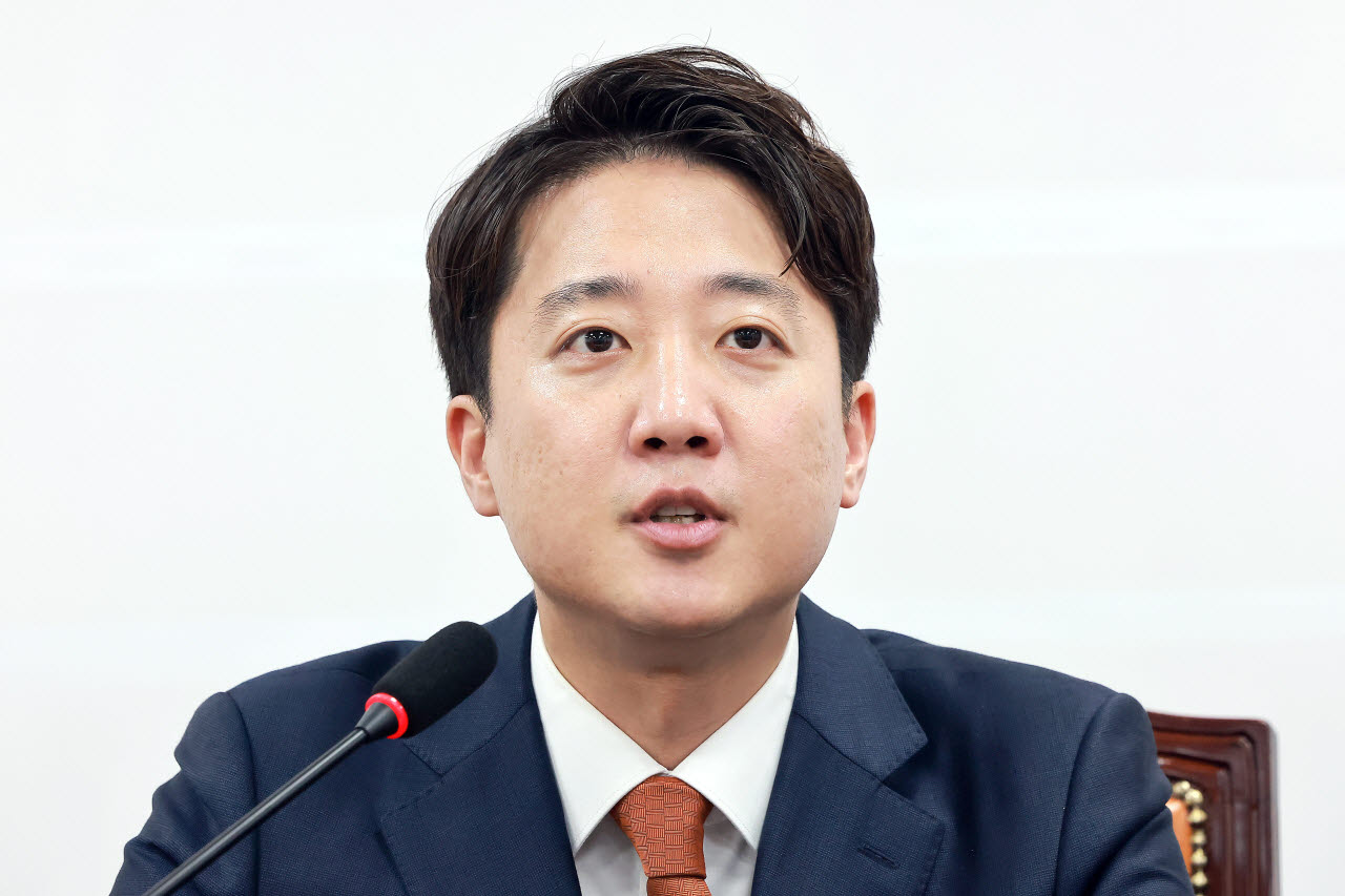 이준석 개혁신당 대표가 지난 9일 국회에서 열린 최고위원회의에 참석해 발언하고 있다. (사진=연합뉴스)