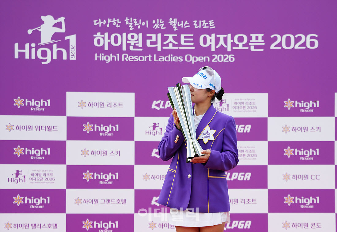 [포토]고지우,우승 키스 언제나 좋다