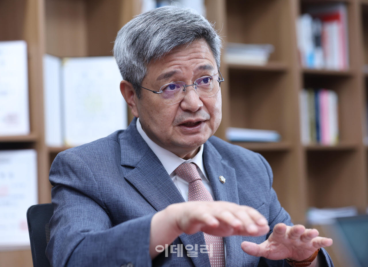 [이데일리 노진환 기자] 김장겸 국민의힘 의원이 10일 서울 여의도 국회에서 이데일리와 인터뷰를 하고 있다.
