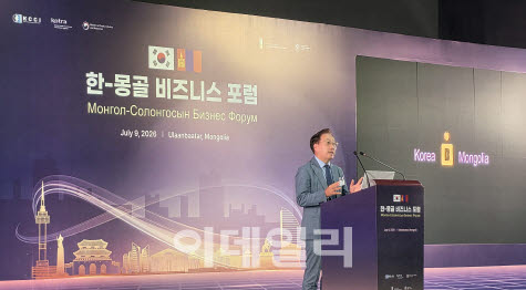 카카오뱅크 윤호영 대표이사가 9일 몽골 울란바타르에서 개최된 한-몽골 비즈니스 포럼에 참석해 ‘Beyond Banking, Into Every Life’를 주제로 발표를 진행했다.(사진=카카오뱅크 제공)