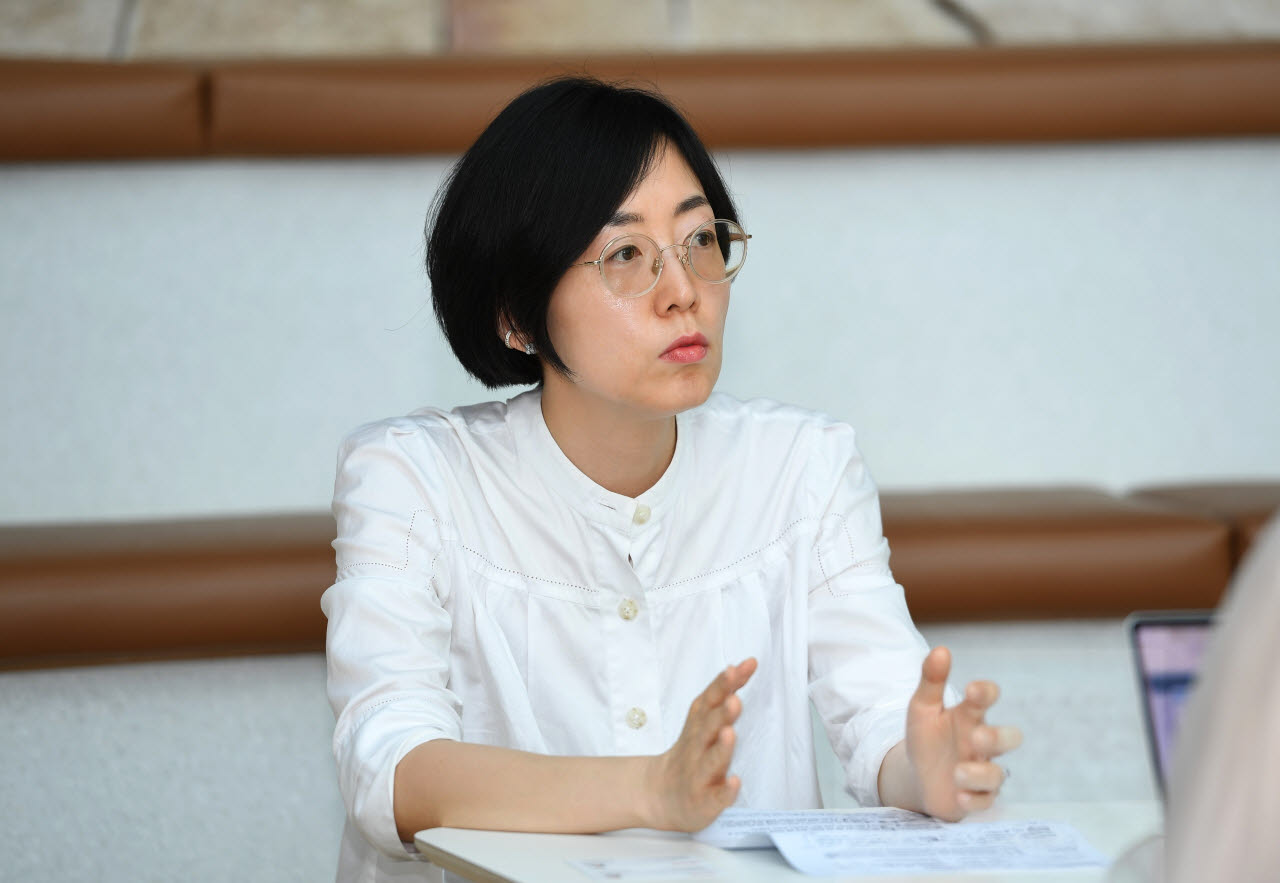최윤영 한화투자증권 디지털자산 리서치팀장이 지난 7일 서울 영등포구 한화투자증권에서 진행한 이데일리와의 인터뷰에서 답변을 하고 있다. (사진=한화투자증권 제공)