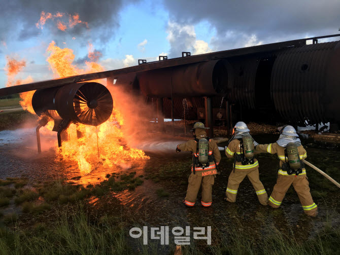 군 장병들의 긴급 소방 훈련 자료사진 (사진=공군)