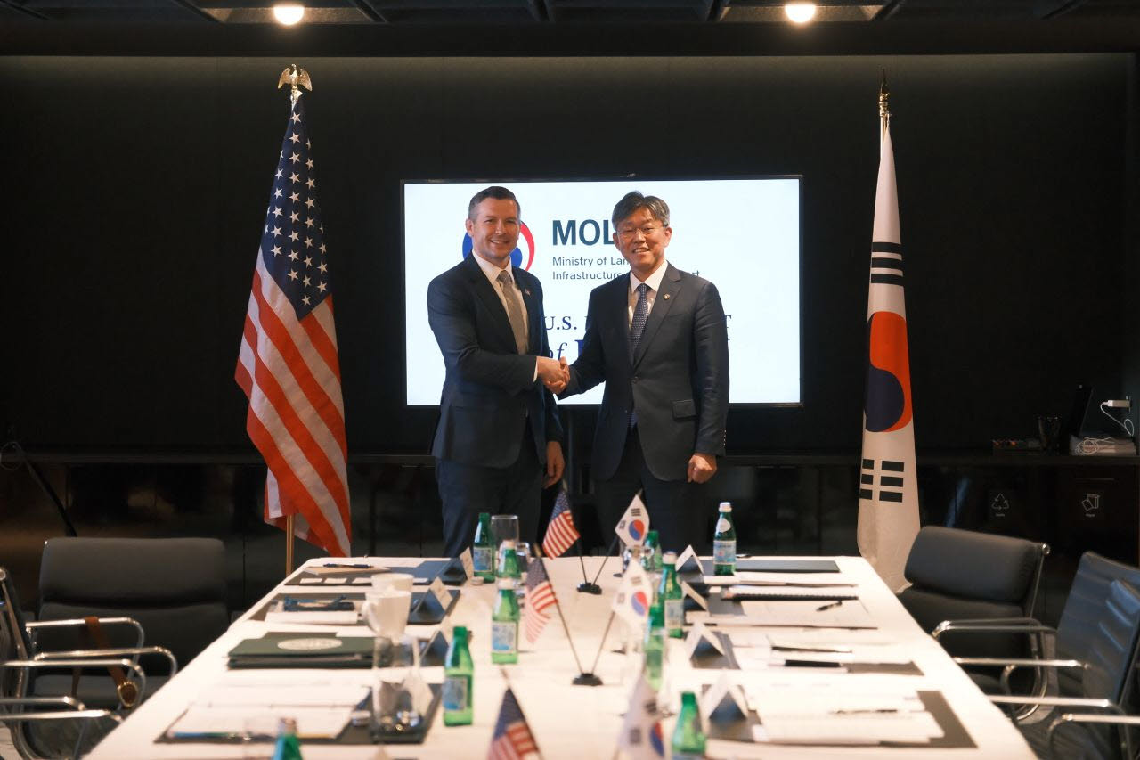 김이탁 국토교통부 1차관이 지난 7일(현지시간) 미국 워싱턴 DC에서 열린 네바다주 리튬·붕소 플랜트 업무협약 체결식에서 기념 촬영하고 있다.(사진=국토교통부)