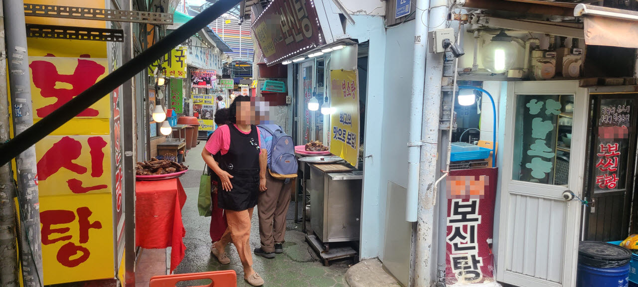 13일 오후 찾은 서울 종로 보신탕 거리. (사진=이데일리 김미경 기자).