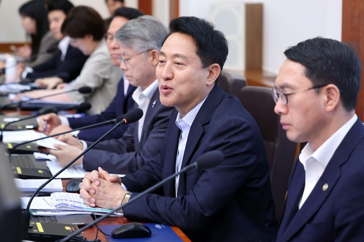 오세훈 서울시장이 14일 청와대에서 열린 제30차 국무회의에서 발언하고 있다. (사진=연합뉴스)