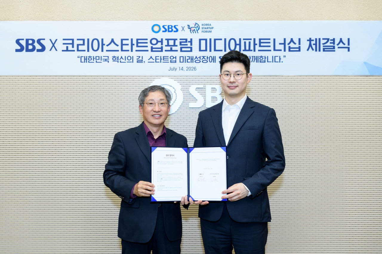 방문신 SBS 대표(왼쪽) 김재원 코스포 의장(사진=SBS)