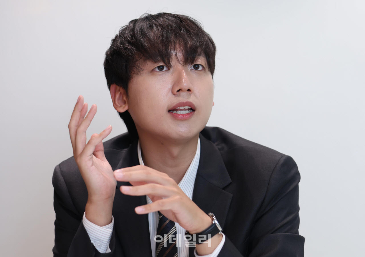 [이데일리 노진환 기자] 정민철 더불어민주당 최고위원 후보가 13일 서울 영등포구 여의도동의 한 카페에서 이데일리와 인터뷰를 하고 있다.