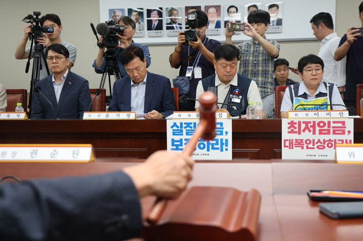 14일 정부세종청사 최저임금위원회에서 제14차 전원회의가 시작되고 있다. (사진=연합뉴스)