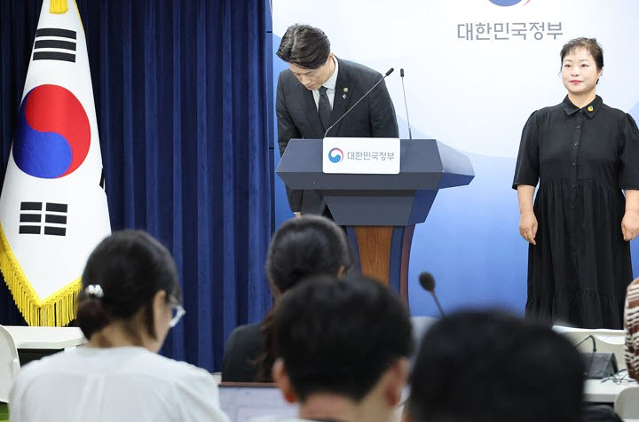 개인정보 유출 사과하는 노용석 중소벤처기업부 차관. (사진=연합뉴스)