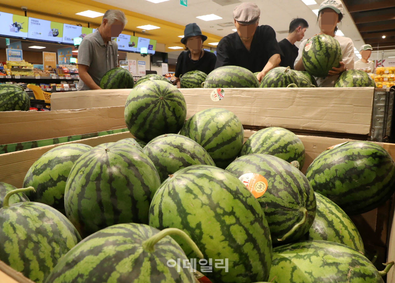 [포토] 기획판매중인 수박 인기