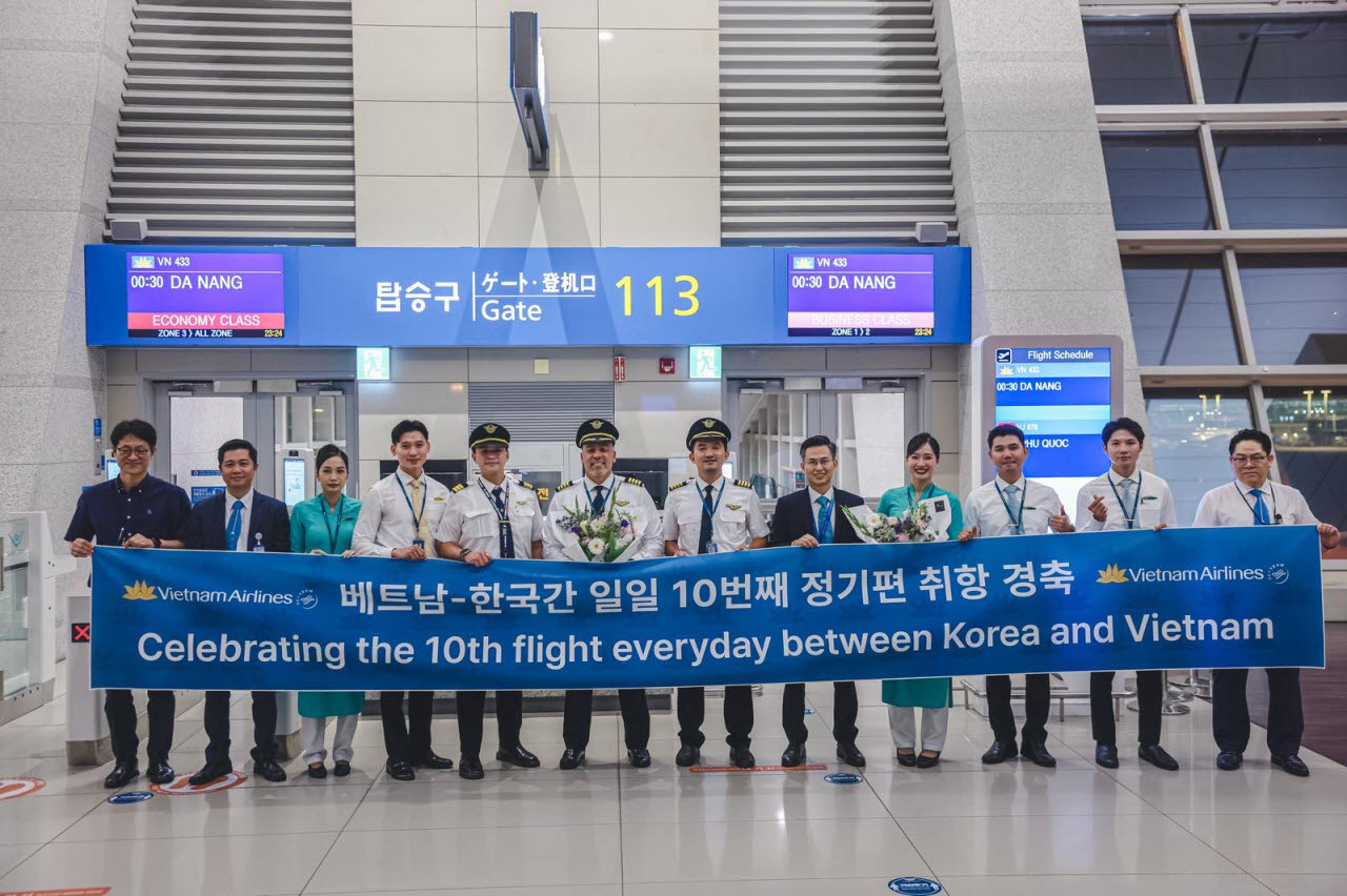 베트남항공, 한국-베트남 매일 10회 운항 기념 단체사진(사진=베트남항공)
