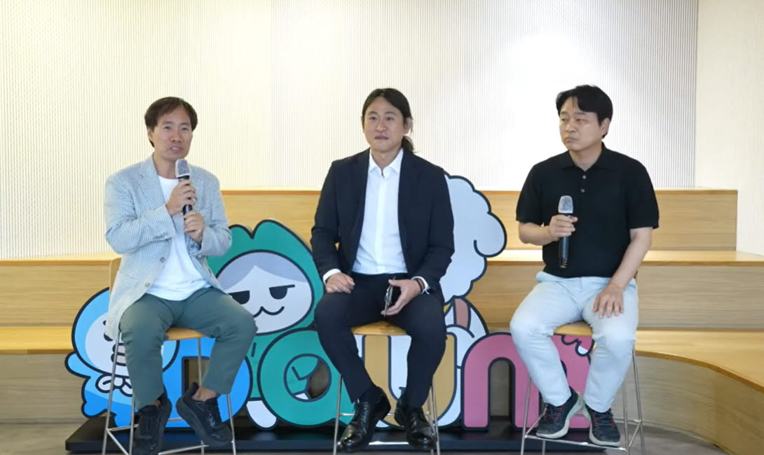 15일 온라인 대담에 참석한 김성훈 업스테이지 대표(왼쪽부터), 백준호 퓨리오사AI 대표, 이건수 AXZ 대표가 국산 AI 모델과 NPU를 활용한 다음 AI 서비스 협력 사례를 소개하고 있다. (사진=업스테이지)