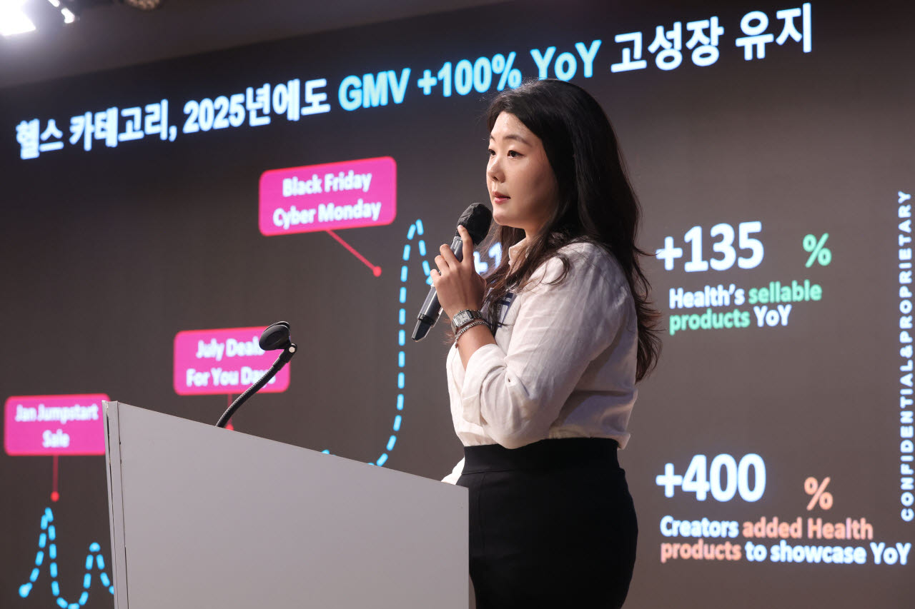 [이데일리 이영훈 기자] 김예은 틱톡코리아 버티컬헤드가 15일 서울 중구 순화동 KG타워에서 열린 ‘K-제약바이오 헬스케어 미국 수출 경쟁력 강화 세미나’에서 ‘글로벌 제약바이오 기업들의 틱톡을 통한 미국 현지 마케팅 성공사례’ 주제로 발표를 하고 있다.
