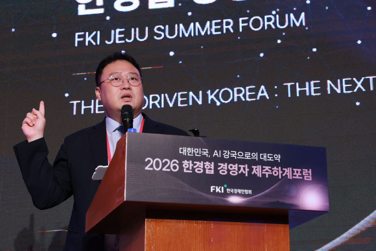 최재식 카이스트 지정석좌교수가 15일 제주 롯데호텔에서 열린 ‘2026 한경협 경영자 제주하계포럼’에서 기조강연을 하고 있다. (사진=한경협)