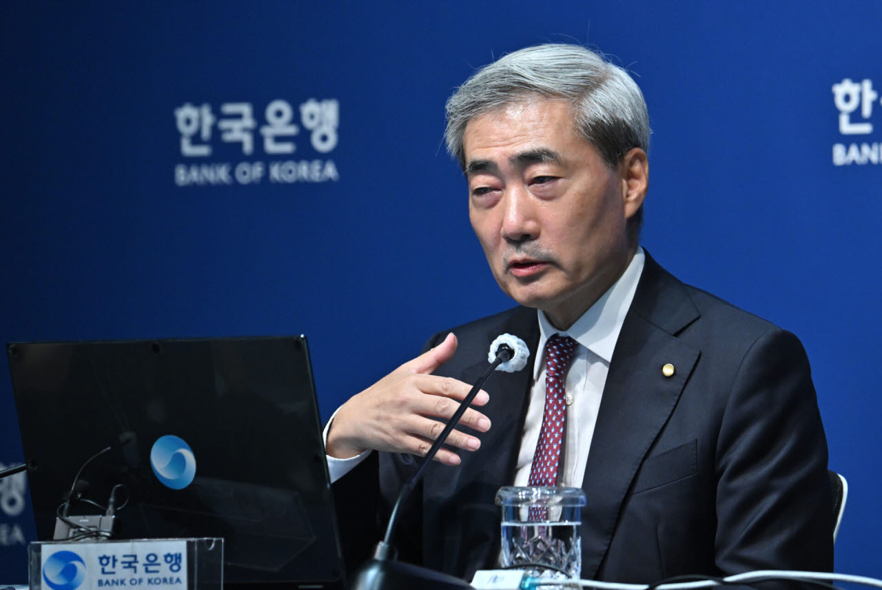 [사진공동취재단] 신현송 한국은행 총재가 16일 오전 서울 중구 한국은행에서 열린 금융통화위원회 통화정책방향 기자간담회에서 발언하고 있다.