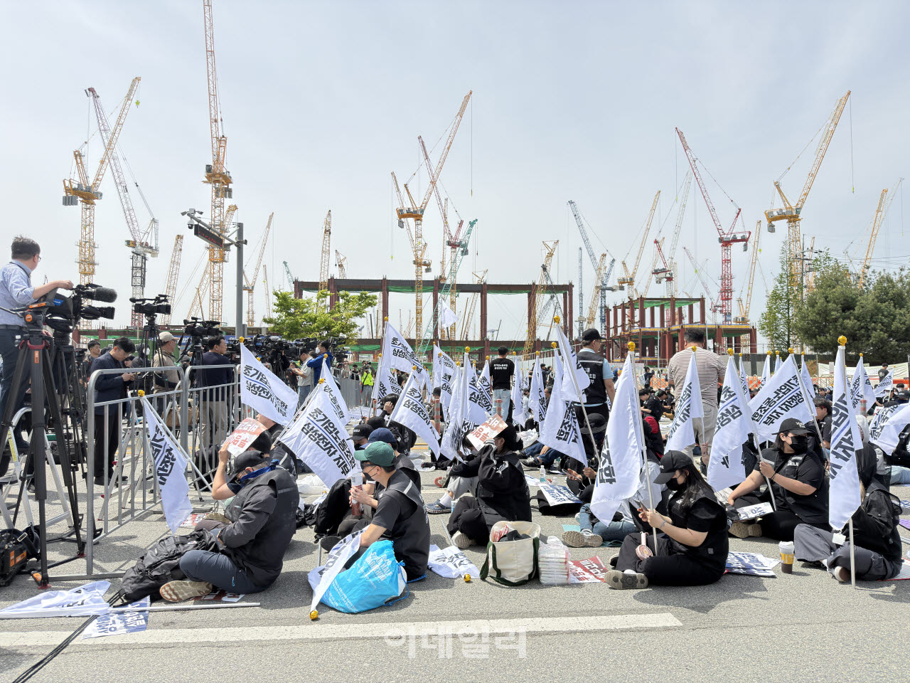지난 4월 23일 삼성전자 평택캠퍼스에서 삼성전자 초기업노동조합 조합원들이 성과급 상한 폐지 등을 골자로 한 대규모 집회에 참석하고 있다.(사진=이데일리DB)