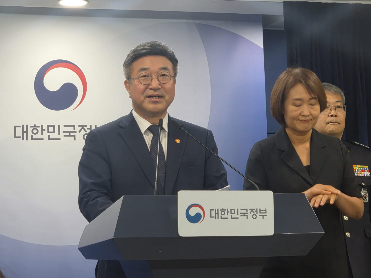 윤호중 행정안전부 장관이 16일 정부서울청사에서 경찰 수사 내부비리 근절 및 민주적 통제 강화 방안을 발표하고 있다.(사진=이영민 기자)