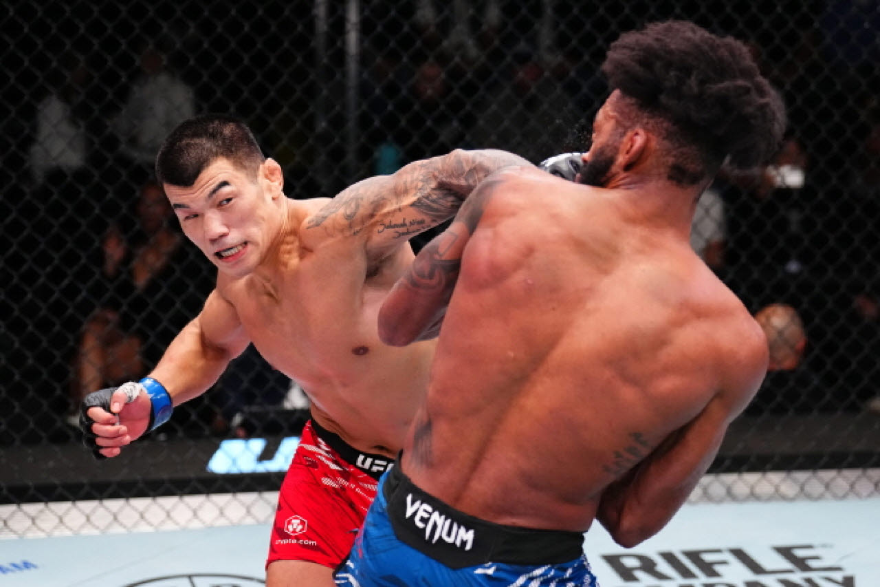 UFC 3연승에 도전하는 고석현(왼쪽). 사진=UFC