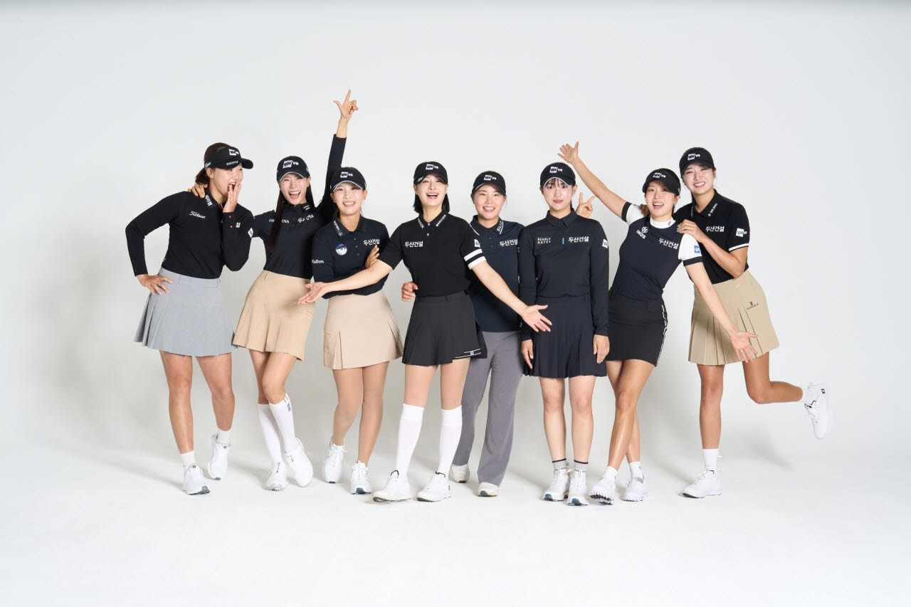 왼쪽부터 김민솔, 유현주, 이율린, 박결, 임희정, 이세영,유효주, 박혜준.(사진=두산건설 제공)