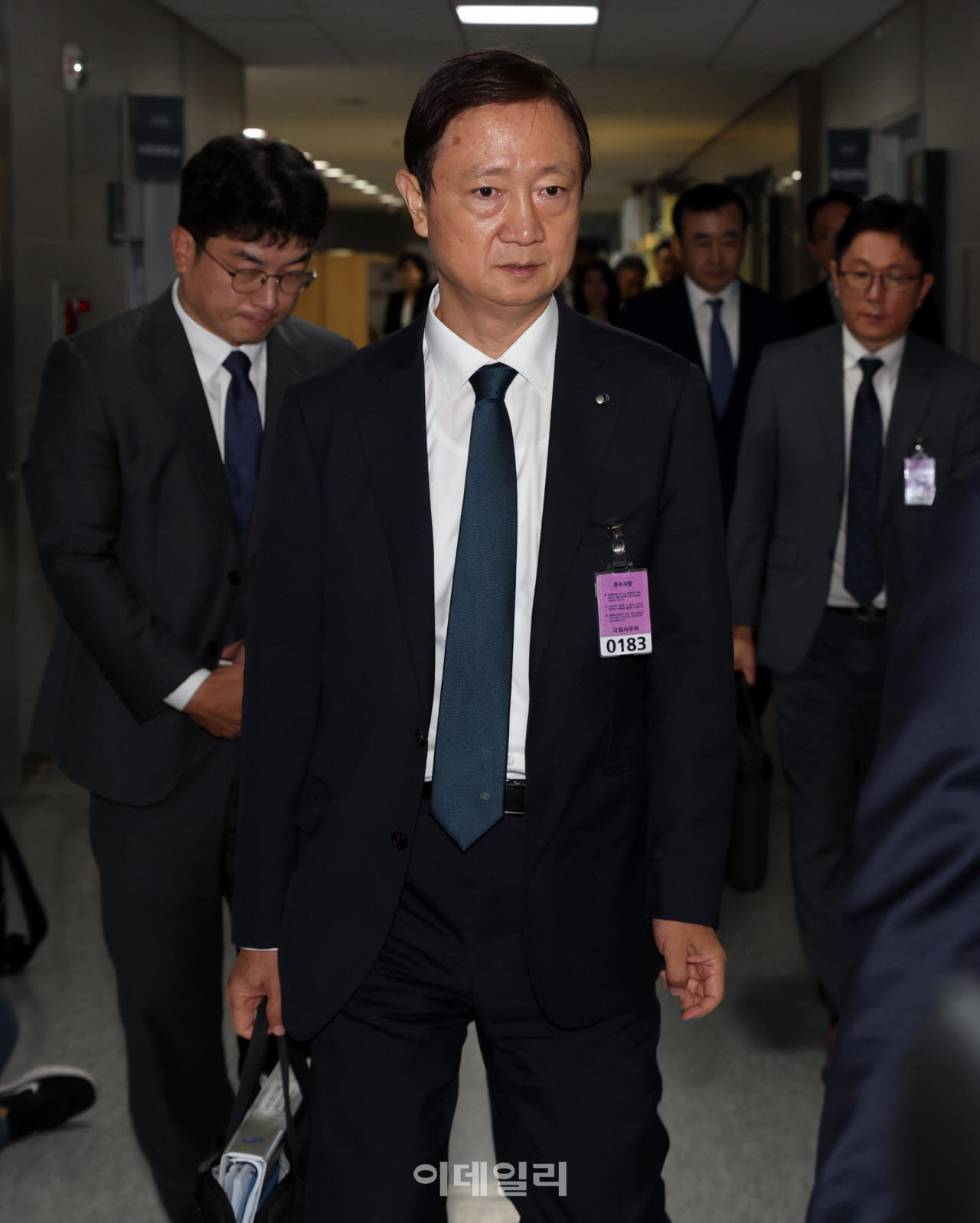 이찬진 금융감독원장이 20일 국회 의원회관에서 열린 더불어민주당 정무위원들 대상 업무설명회에 참석하기 위해 회의장에 입장하고 있다. (사진=이데일리 노진환 기자)