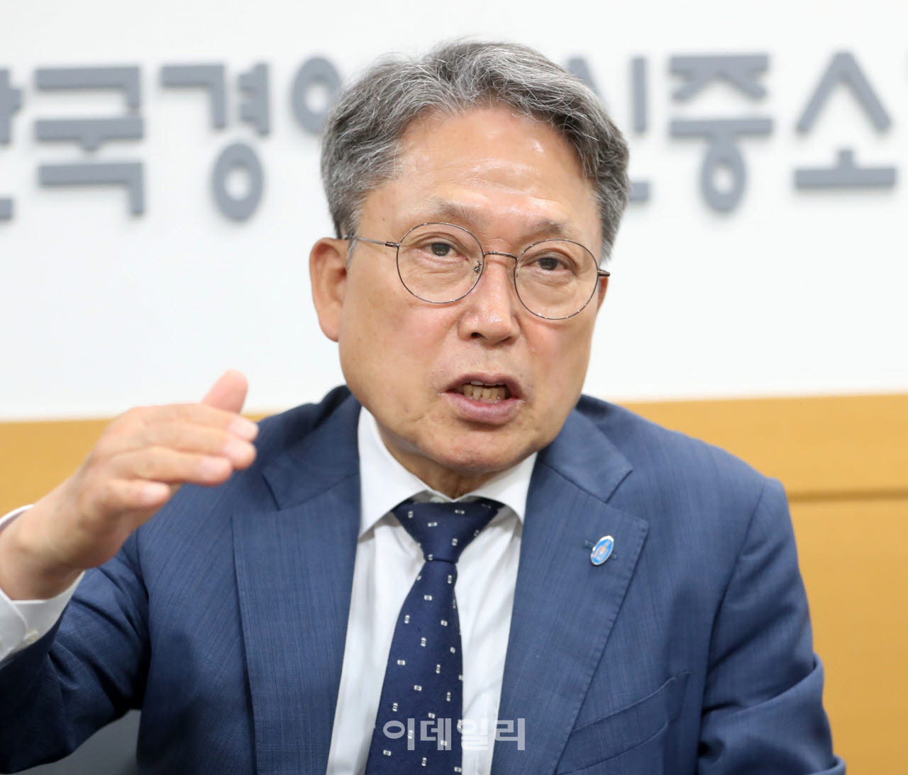[이데일리 김태형 기자] 김명진 메인비즈협회장이 이데일리와 인터뷰 하고 있다.