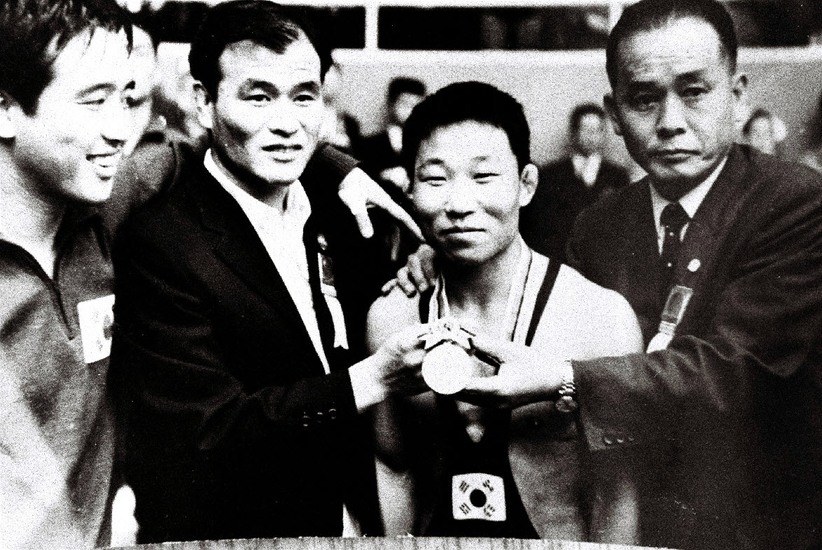 1964년 도쿄올림픽 레슬링 자유형 벤텀급 은메달 획득 당시 모습. 사진=대한체육회