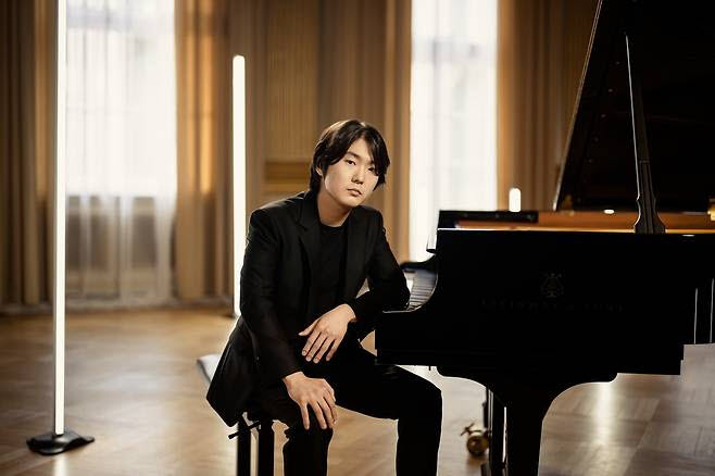피아니스트 조성진(사진=키아프 서울).