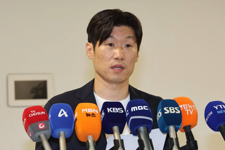 20일 서울 종로구 국립현대미술관 서울에서 열린 K-축구혁신위원회 3차 회의. 박지성 공동위원장이 회의 내용을 브리핑하고 있다. 사진=연합뉴스