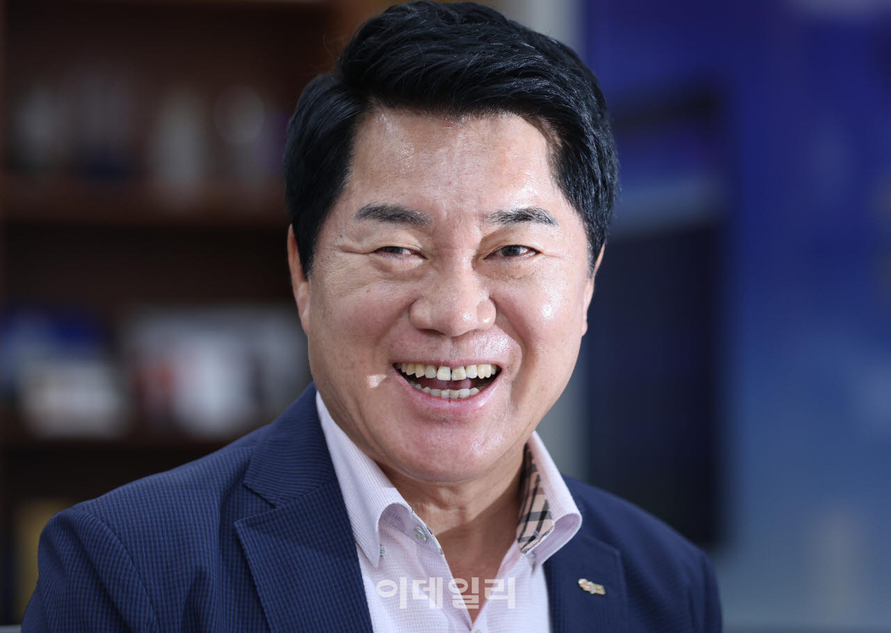 박준희 관악구청장이 2일 서울 관악구 관악구청에서 이데일리와 인터뷰를 마치고 환하게 웃고 있다. (사진= 노진환 기자)