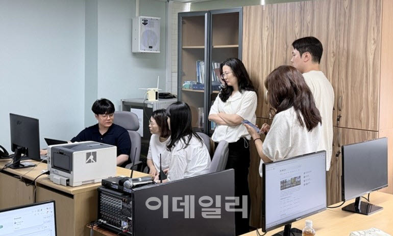 AI 에이전트 개발중인 파주 공무원들.(사진=파주시)