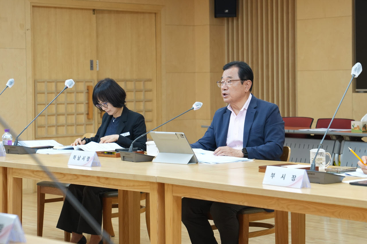 이현재 하남시장이 민선 9기 공약보고회를 주재하고 있다.(사진=하남시)
