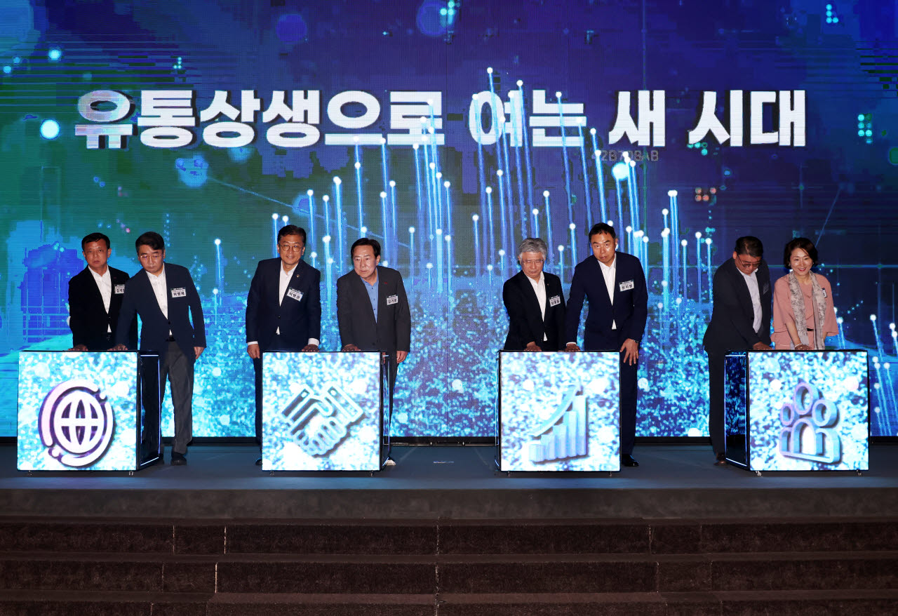 중소기업중앙회는 21일 서울 여의도 중기중앙회에서 한국백화점협회, 한국온라인쇼핑협회, 한국체인스토어협회와 공동으로 ‘제6회 유통상생대회’를 개최했다. (사진=중소기업중앙회)