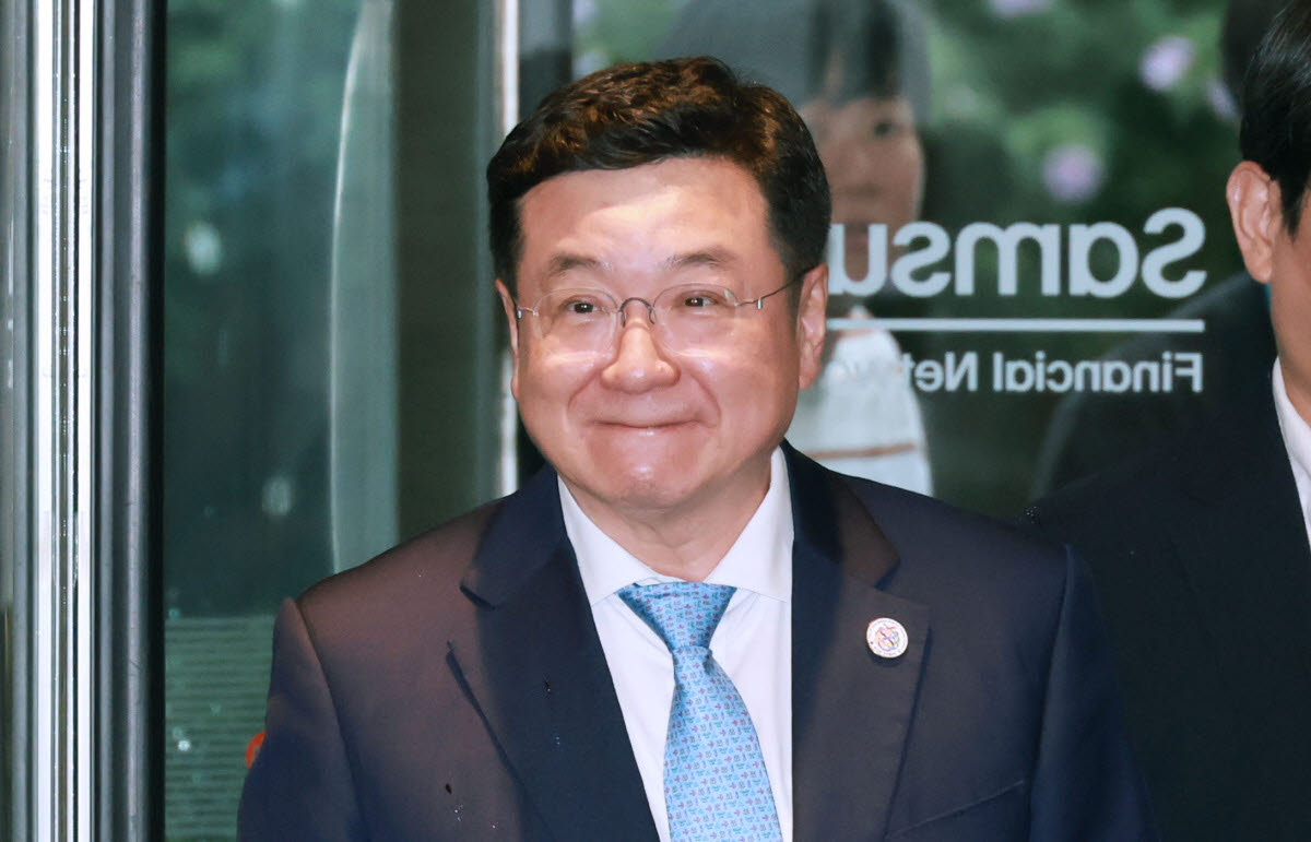 이찬희 삼성 준법감시위원회 위원장이 21일 서울 서초구 삼성생명 사옥에서 열리는 준법감시위원 회의에 참석하고 있다.(사진=연합뉴스)