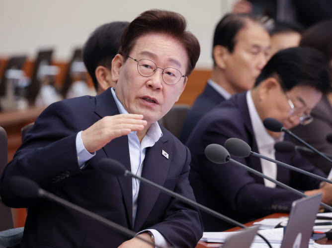 이재명 대통령이 21일 청와대에서 열린 국무회의에서 발언하고 있다.(사진=연합뉴스)
