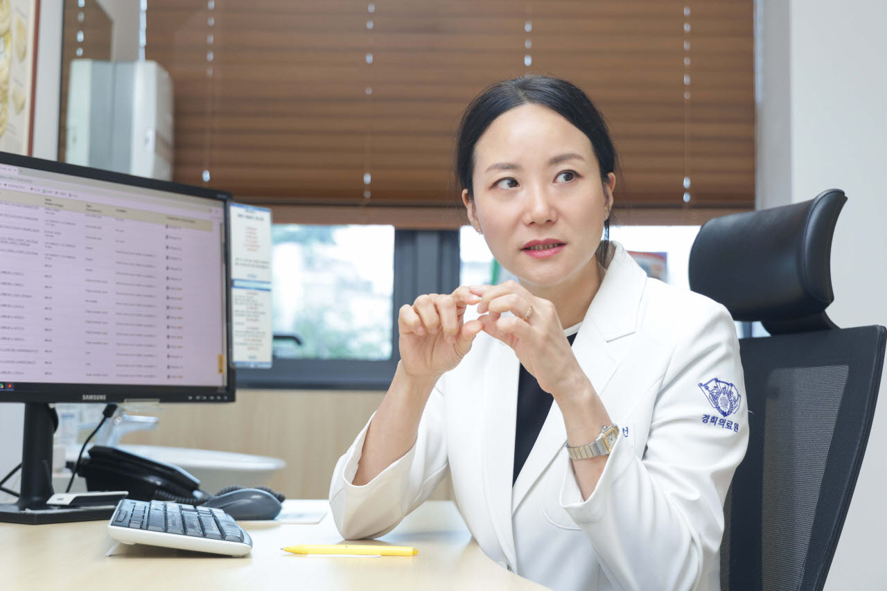 박경선 경희대병원 진단검사의학과 교수가 유전자검사에 대해 설명하고 있다. (사진= 경희대병원)