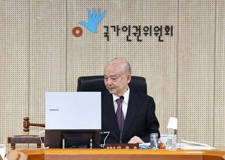 안창호 인권위원장.