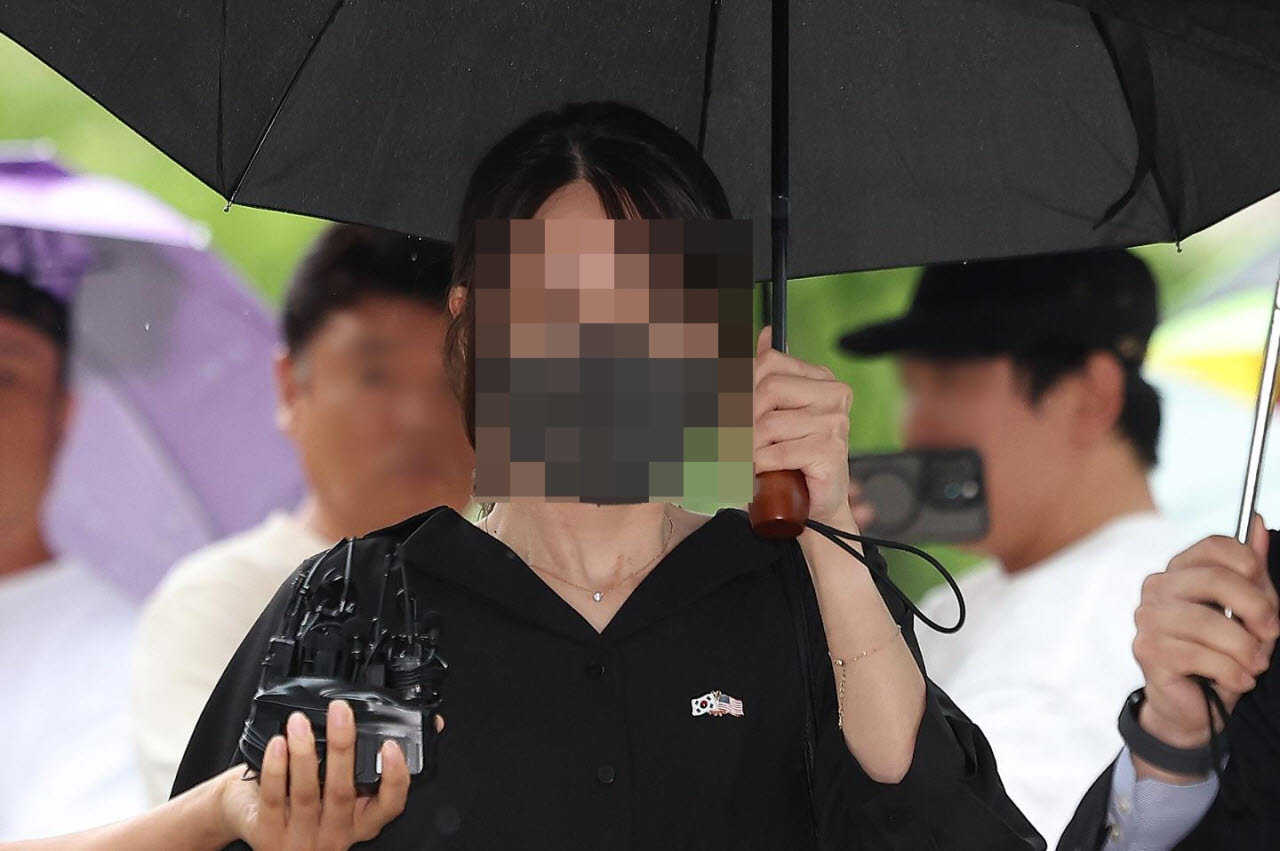 A씨는 석방 직후 우파 유튜버인 박주현 변호사와 만나 “나도 이렇게 불편한데 나보다 더 귀하신 김건희 여사님은 얼마나 불편하셨을까. 이런 생각이 들었다”고 말했다. (사진=뉴시스)