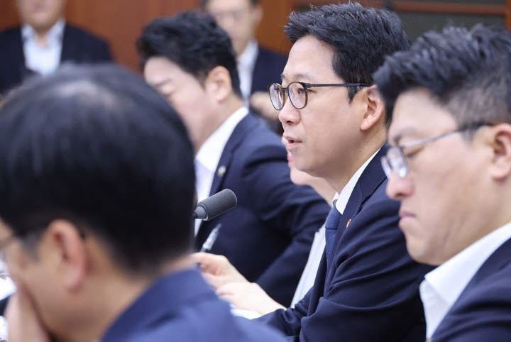 배경훈 부총리 겸 과학기술정보통신부 장관이 23일 정부서울청사에서 열린 과학기술관계장관회의를 주재하고 있다. (사진=연합뉴스)