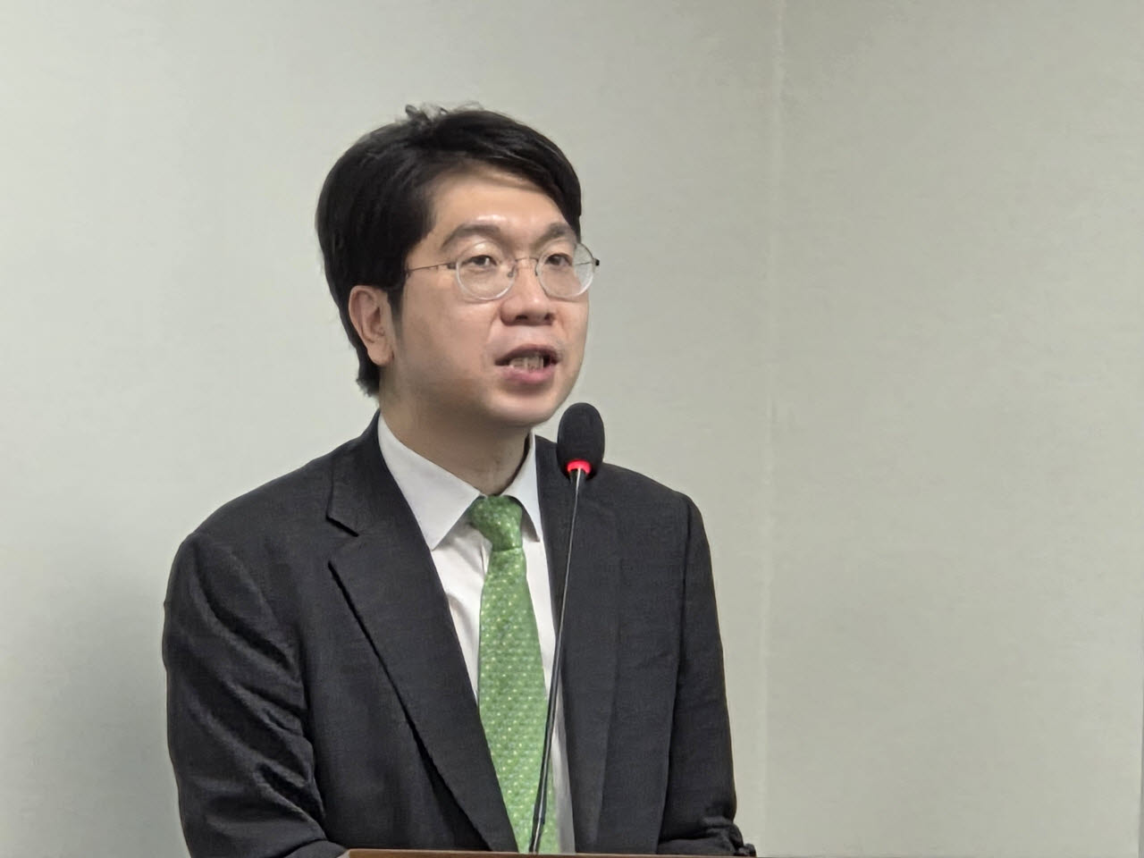 류홍렬 비댁스 대표가 23일 서울 여의도 국회의원회관에서 열린 '법인시장 개방과 안전한 디지털자산 생태계 구축을 위한 학술 콘퍼런스'에서 주제 발표를 하고 있다. (사진=서민지 기자)
