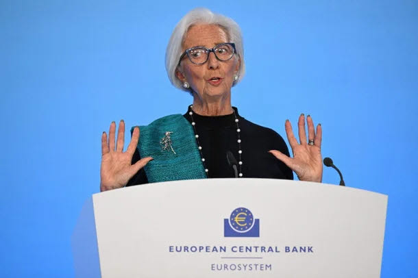ECB, 기준금리 동결…