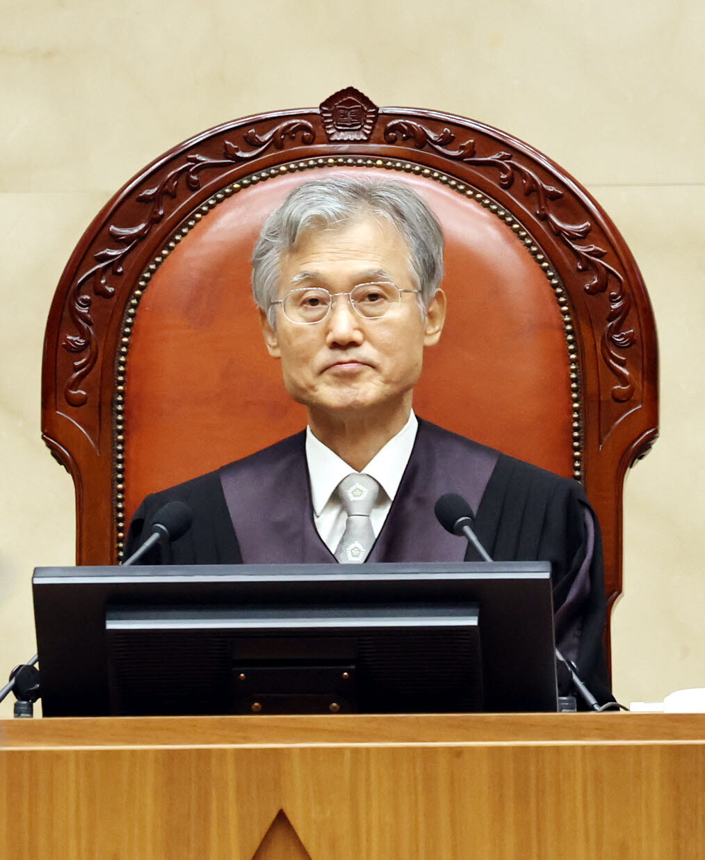 조희대 대법원장이 22일 서울 서초구 대법원에서 열린 대법원 전원합의체 선고에 참석해 앉아 있다. (사진=뉴시스)