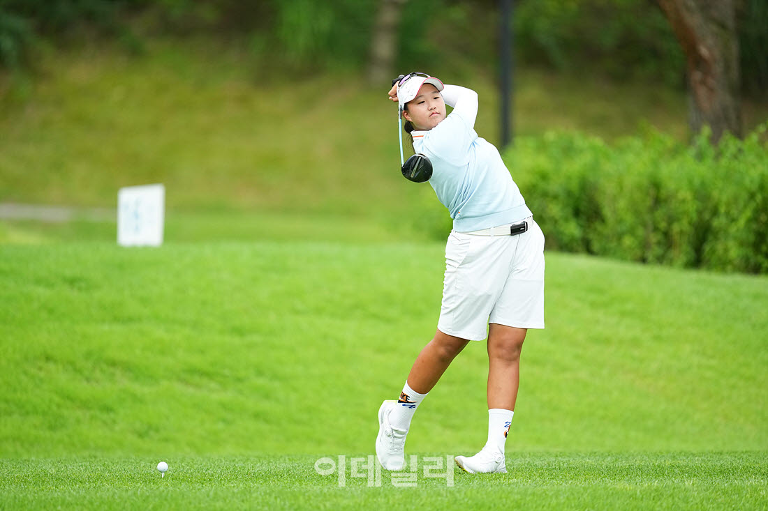 [포토]김채원,연습은 신중하게