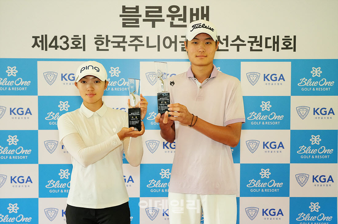 [포토]문아린-김혁준,18세 이하 남녀 우승의 주인공